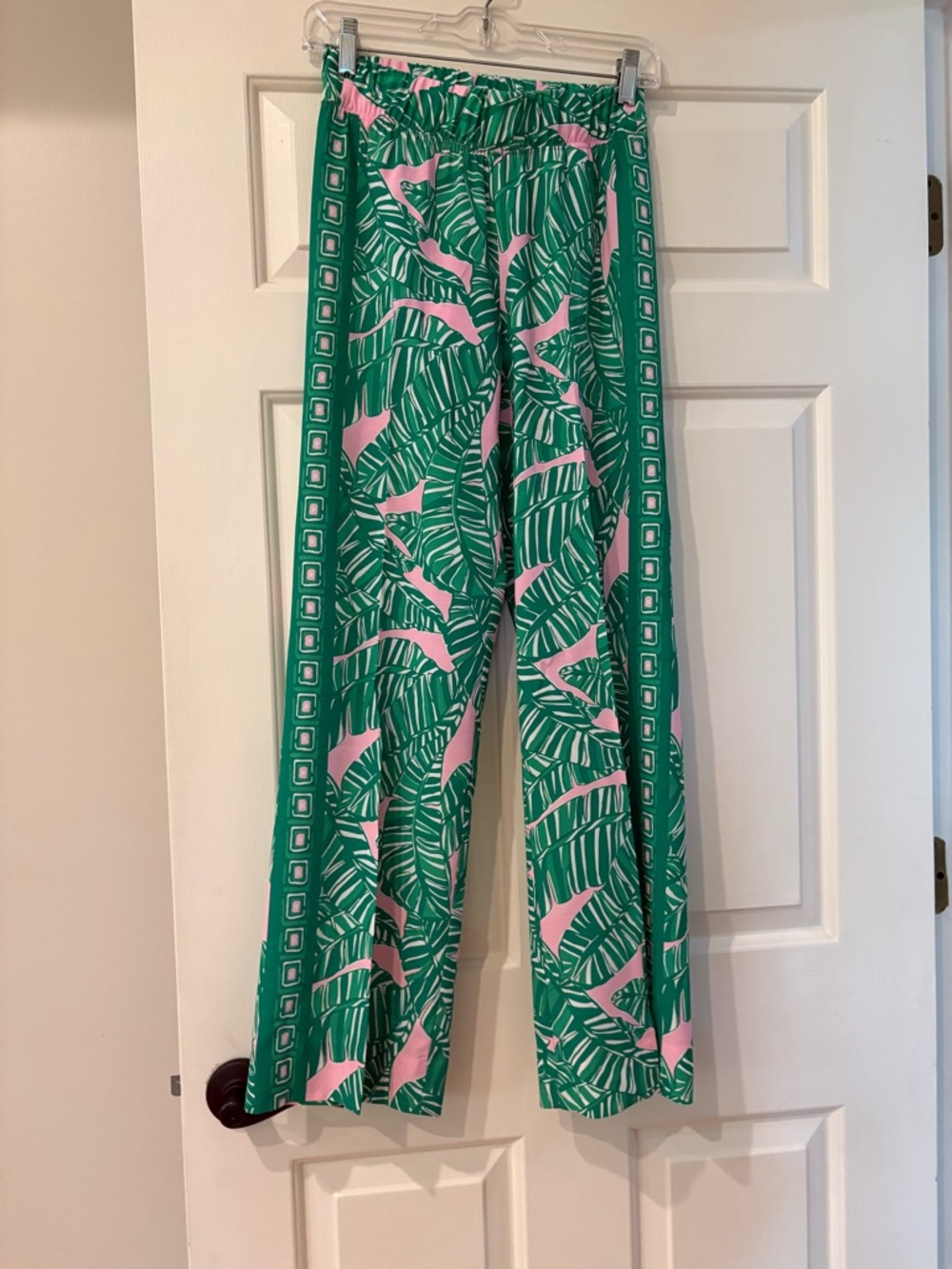 Lilly Pulitzer XXS Green
& Pink Print Palazzo Pants. Worn one time